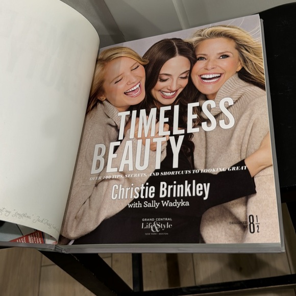 Timeless Beauty - Christie Brinkley Book - Picture 6 of 8